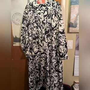 Chic Black and White Long Sleeve Dress